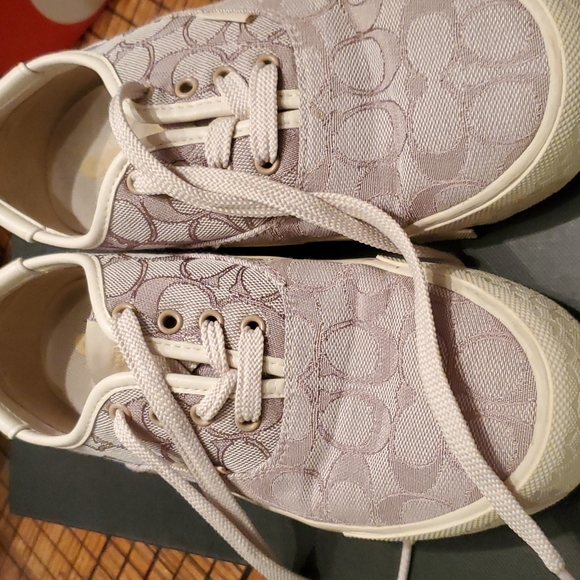 Shoes - Picture 3 of 4